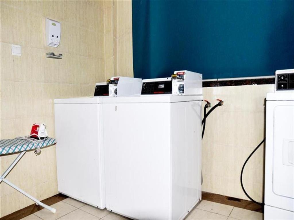 Vx Hotel Shanghai Yixian Road Dabaishu Extérieur photo