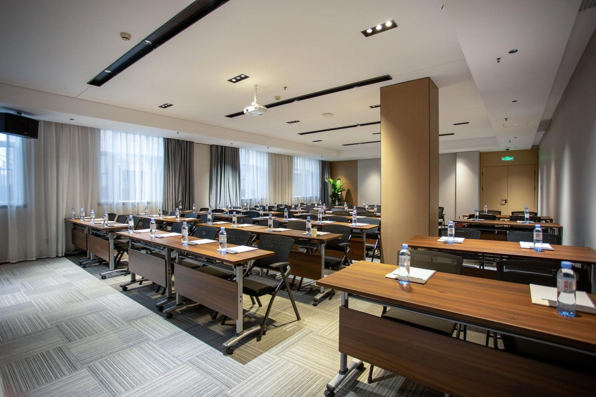 Vx Hotel Shanghai Yixian Road Dabaishu Extérieur photo